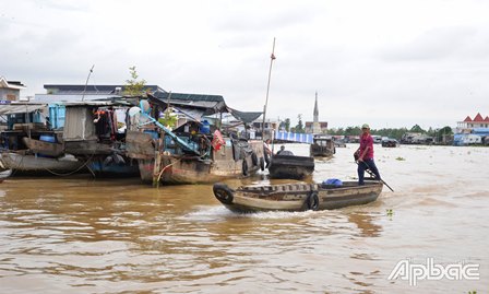 Một cái chợ nổi có tiếng ở Tiền Giang, dân sông nước chỉ mong nó đừng chìm, đó là chợ nổi nào?